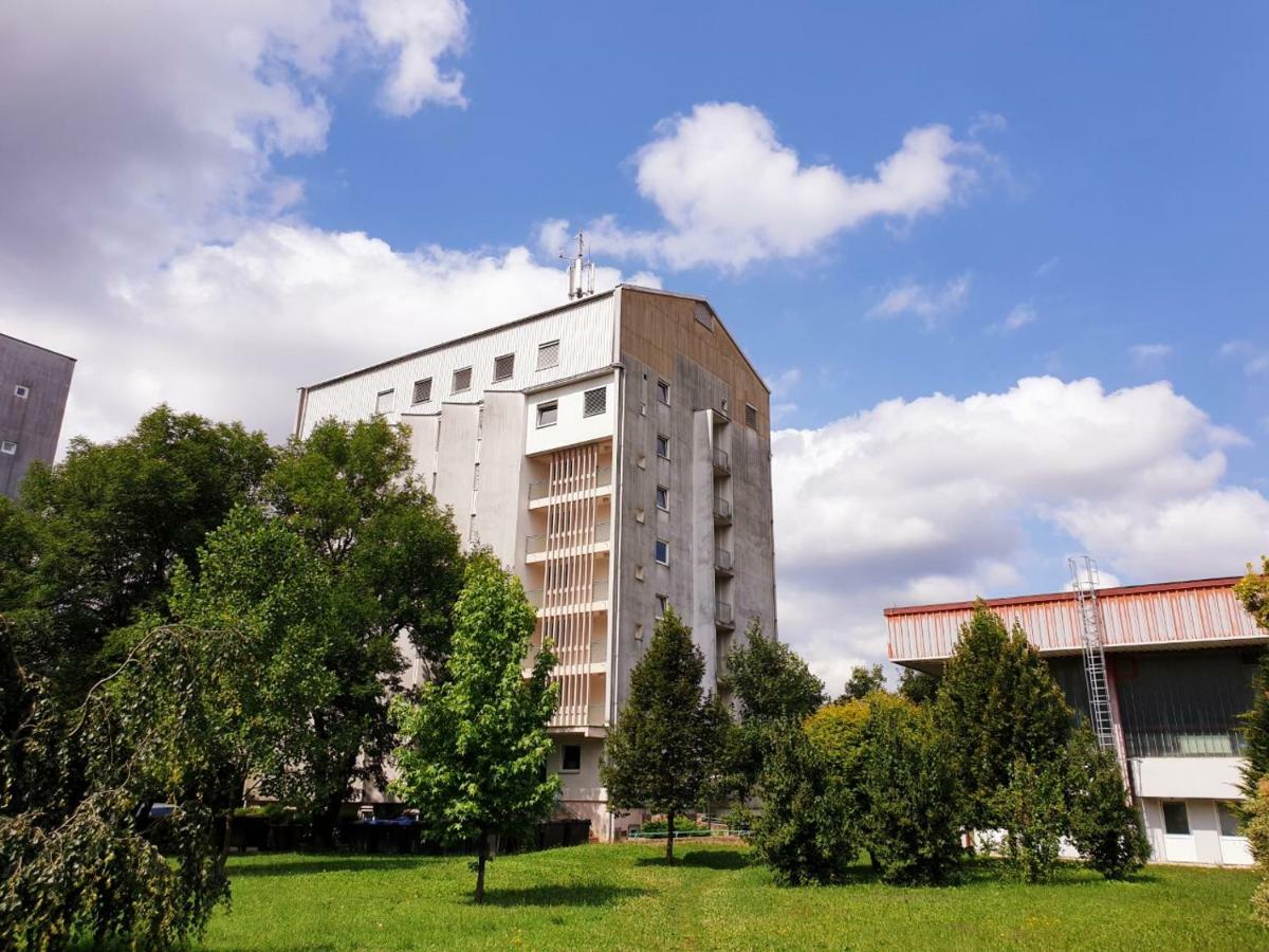 Summer Residence Hostel Λιουμπλιάνα Εξωτερικό φωτογραφία
